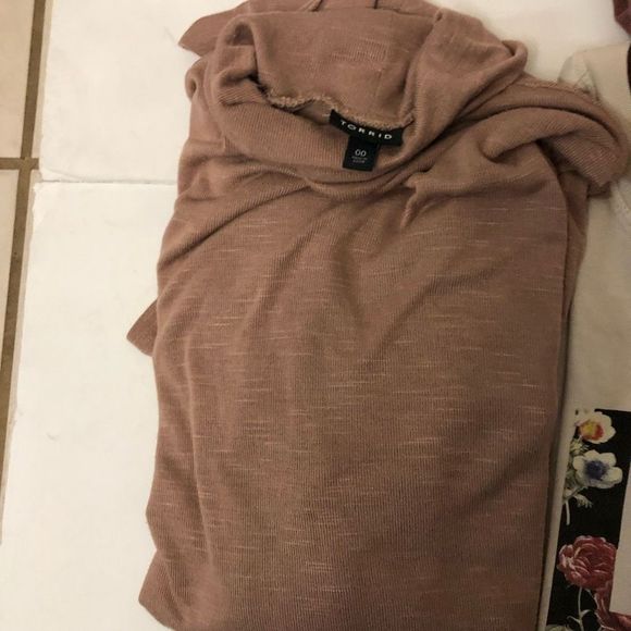 Torrid  Lot /Bundle size 00  Super Soft Stretchy Shirts - Picture 5 of 13